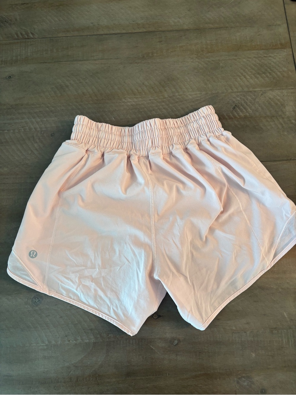 Lululemon Hotty Hot High-Rise 2.5” Shorts | Size 2 | Light Pink - Picture 2 of 4
